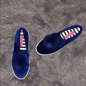 brand new/never worn/cute dark blue furball shoes